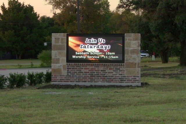 Illuminated LED sign manufactured for nighttime visibility at a Dallas business